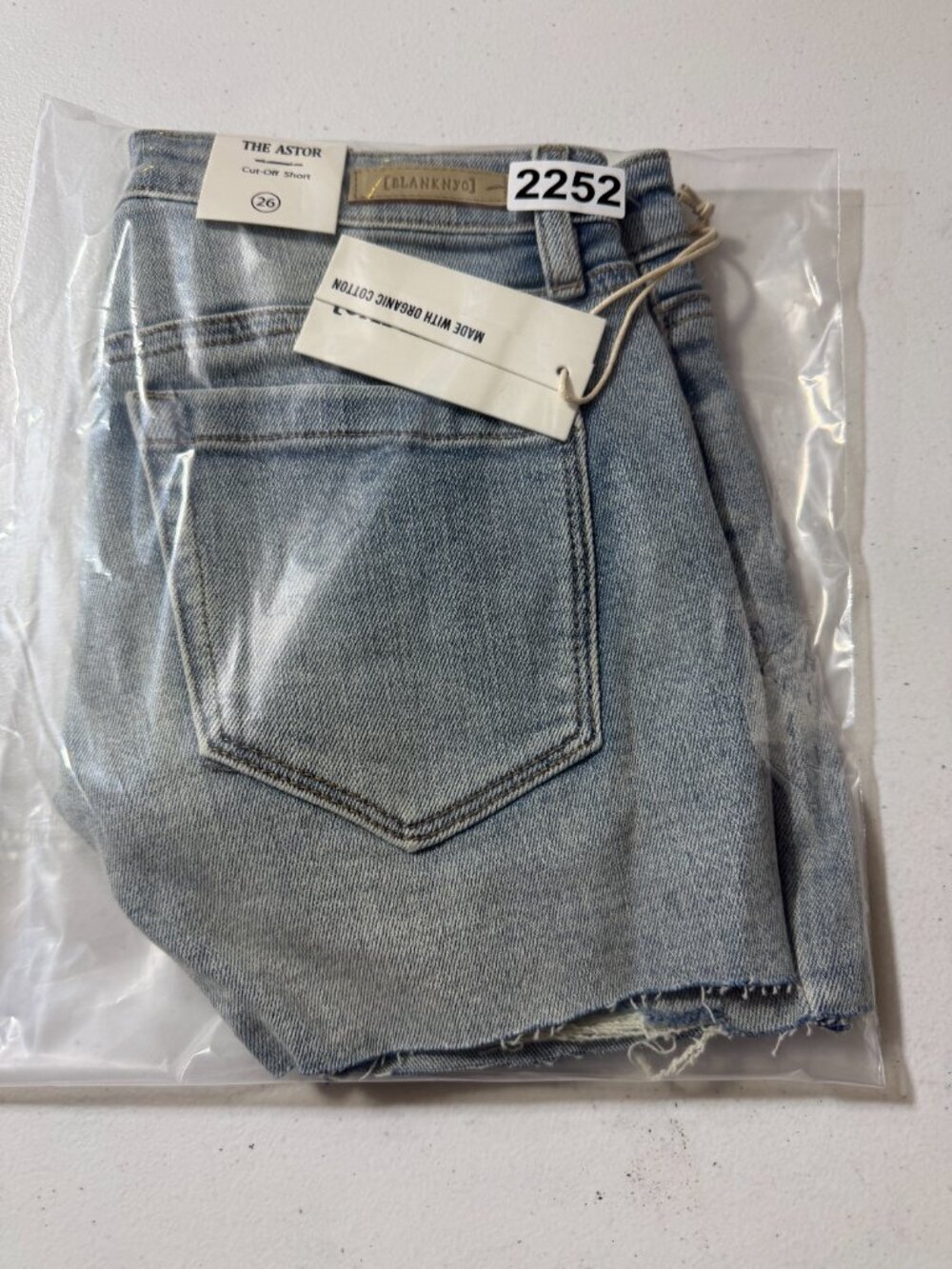 BLANK NYC The Astor Cut-Off Shorts Light Wash Distressed Denim Raw Hem 26 - Picture 7 of 7
